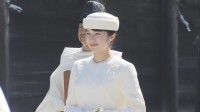 愛子さま　伊勢神宮参拝　白いドレス姿で　皇室の祖先神祀る内宮へ　午後「お木曳」視察へ