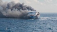 インドネシア沖を航行中のフェリーで火災　5人死亡　41人行方不明
