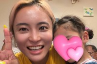 【小島瑠璃子】「いつまでも残しておきたい夏の思い出」親族が集まり花火大会を観賞