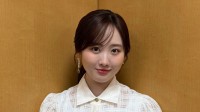 【 本田望結 】　清楚なチェック柄ブラウス＆真珠イヤリングで魅了　オフショット公開に「笑顔が素敵すぎる」と絶賛の声