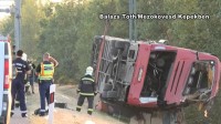 東欧ハンガリーでバス横転12人死亡　運転手の居眠りが原因か　乗客は全員ポーランド人とみられる