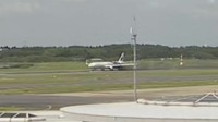 離陸間近のマレーシア航空機のエンジンから黒煙　乗客・乗員にけがなし　国交省が原因を調査