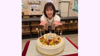 【 北川景子 】「40歳になりました」誕生日を迎える　特大ケーキに喜びの笑顔〝17歳から今日まであっという間〟