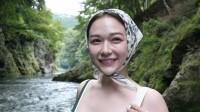 【 村重杏奈 】「パリで買った水着！」ビキニで川遊び＆BBQ　ガチ泳ぎで〝子どもみたいにはしゃいだ！〟フォロワー絶賛「スタイル良すぎて」「ダイナミック！」