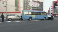 【速報】東京・大田区池上でスイミングスクールのマイクロバスに乗用車が追突　バスに乗っていた小学生など14人けがなし　乗用車の運転手もけがなし