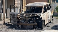 「車が燃えている」　全焼した車の近くで男性の遺体を発見 　埼玉・行田市