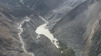 さらなる被害か「せき止め湖」の決壊リスク　中国ネパールの土石流