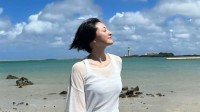 【 広末涼子 】　沖縄での “夏休み家族旅行” ショット公開　青空バックの姿にファン感銘「ビーチボーイズ思い出す」