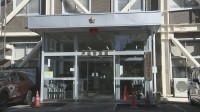 女子高校生（17）のスカート内を盗撮しようとしたか　自称・横浜市職員の男（30）を現行犯逮捕　店内防犯カメラにスマホを差し向ける様子　神奈川県警