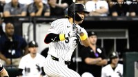 村上宗隆 2戦連続安打＆殊勲の先制打！6回は村上の申告敬遠から追加点、スミスが4Kなど3回パーフェクト 2位と2.5ゲーム差をキープ