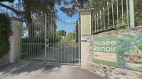 フランス・ルノワール美術館で絵画4点16億円相当盗まれる 2人組が逃走中に2点落として回収