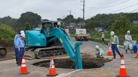 茨城・石岡市の国道で道路陥没　通りがかった車の前輪が穴にはまり男性運転手（20代）けが