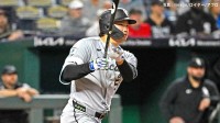 村上宗隆 4点差を追いつく同点タイムリーツーベース、チームは接戦を競り負けて連勝は3でストップ 首位とは1ゲーム差のまま