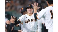 【巨人】逆転勝利で阪神にピタリ！ 最多タイの貯金14 ヤクルト戦6連勝 7回2死満塁から泉口が逆転V打 マルティネス40S&3位タイ通算252S