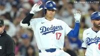 大谷翔平 復帰第1打席でヒット、第4打席には159キロをセンターへ大飛球、16日ぶりの実戦で速球に差し込まれるもすぐに修正