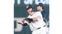 【巨人】11得点に零封の完勝で阪神と2差に！泉口が無死満塁→2死満塁から先制3点適時二塁打 リチャード追撃2点適時打 小笠原5勝目