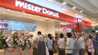 「ミスド」が7年ぶりに中国・上海に再オープンで大行列 上海限定“バナナ味”も