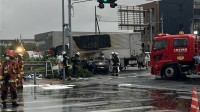 【速報】千葉市中央区の交差点で乗用車が炎上…車内から3人の遺体　トラックと衝突