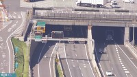 トラックの男性2人死亡　東京湾アクアライン・車4台絡む玉突き事故　一部区間で通行止め