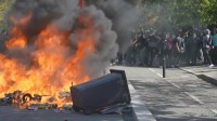 フランスで高校生による抗議デモ拡大 1900人以上拘束 「教員不足や学校の老朽化」など訴え