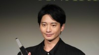 【 向井理 】「今日は濃密」驚きのスケジュール明かす〝舞台で2時間、ナレーション5本録ってここに〟