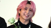 【 Snow Man・佐久間大介 】カメラマンからの「可愛いです！」に満面の笑み　Snow Manメンバーから贈られた宝物を披露