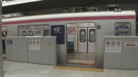 走行中の「つくばエクスプレス」　守谷駅到着前に一部車両のドア開く　防犯カメラに客が非常用ドアコックを操作する姿　乗客にけが人なし