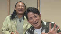 【独自インタビュー】「今さらミイラに触っちゃう！？」「そこまで言わなくていい！（笑）」岡田准一＆ロバート秋山が明かす『今さらシロー！』初回ロケの裏側