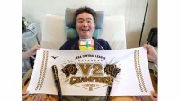 【 ALS闘病 】声優・津久井教生さん　ベッドでプロ野球CS観戦「免疫力も上がってくれると嬉しい」 妻からの “阪神連覇記念グッズ” に笑顔【ニャンちゅう】
