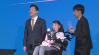 世界最高峰デザイン賞・難病の車いす日本人女性が最優秀賞「ソウルデザインアワード」 段差ないお店の情報をシェアできるマップアプリを開発