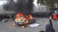 フランス全土で大規模デモ　ガソリン高騰などに抗議　55万人が参加　複数の都市で放火や略奪　400人拘束