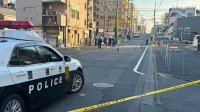 【速報】東京・福生市　男性が胸を刃物で刺され死亡　刺した男は逃走中　警視庁が殺人事件として男の行方を追う