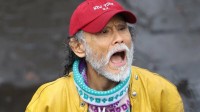 ホームレス役【 片岡鶴太郎 】下町の人間模様を描く映画　フォロワー感嘆〝色合わせ上手〟〝凜とした〟〝オシャレすぎ〟