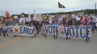 全米で“反トランプ”デモ 中間選挙での投票を呼びかけ
