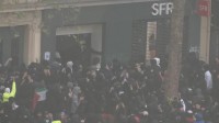 フランス「生活費高騰」への抗議デモで略奪行為 一部奪われた商品がネット上で転売 政府がネット通販業者と協議