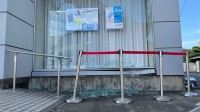 宇都宮の銀行支店に乗用車が衝突　けが人なし