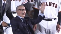 長嶋茂雄終身名誉監督がサプライズ登場「勝つ、勝つ、勝つ～！」【巨人ファンフェスタ】