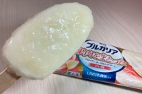 「明治ブルガリア 果肉をまとったフローズンヨーグルトデザート 白桃」実食レビュー【商品情報・口コミと食べた感想】