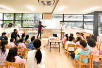 AIは早すぎるのか 名古屋の園児がロボットに触れる意味とは