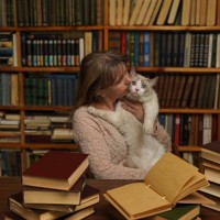 本の返却ボックスに凍えた子猫が…！19年間人々を魅了し続けた、史上最高の「図書館猫」 米国