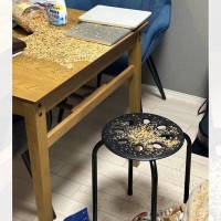 うっかり容器の中身を散乱させてしまった猫→ママに見せた"表情"が…ネコすぎる光景が1070万表示「たまらんねｗ」「あざとズル可愛い」