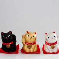 【9月29日は『招き猫の日』】招き猫にまつわる3つの豆知識　色やポーズごとに意味が違う？