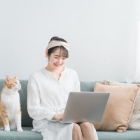 猫が『粘着質』になってしまう飼い主のNG行動4選　何気ない習慣が悪影響を与えているかも…