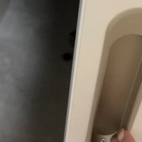 真っ暗な奥の部屋から『タンタンッ』と音→覗いてみたら…ネコの『可愛すぎる行動』に「コソ練ｗ」「黙々と叩いてて笑った」と反響