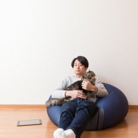 猫との暮らしで『ビーズクッション』を使って大丈夫？起こしかねないトラブル3つと安全対策の方法