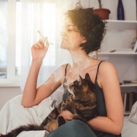 猫と暮らすなら『タバコ』を吸うべきではない理由3選　危険なトラブルの可能性から及ぼす悪影響まで