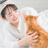 猫に『話しかける』と起こるメリット3つ　愛猫が心地よく感じる話し方のポイントまで