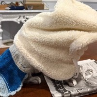 置いてあった帽子が膨らんでいると思ったら…『寒がりな猫がとった行動』にほっこりする人続出「上手くかぶったねｗ」「賢い子」と13万表示