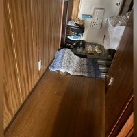 マットの下に『上手く隠れていたはずの猫』…すぐに居場所がバレてしまった『まさかの理由』に２万いいね「ピカピカだったね」「可愛すぎｗ」