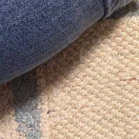 足を広げて、猫を迎え入れようとした結果…予想外の『くつろぎ方』に爆笑の声「殿様の肘置きみたいｗ」「めっちゃ分かるｗ」と２万いいね